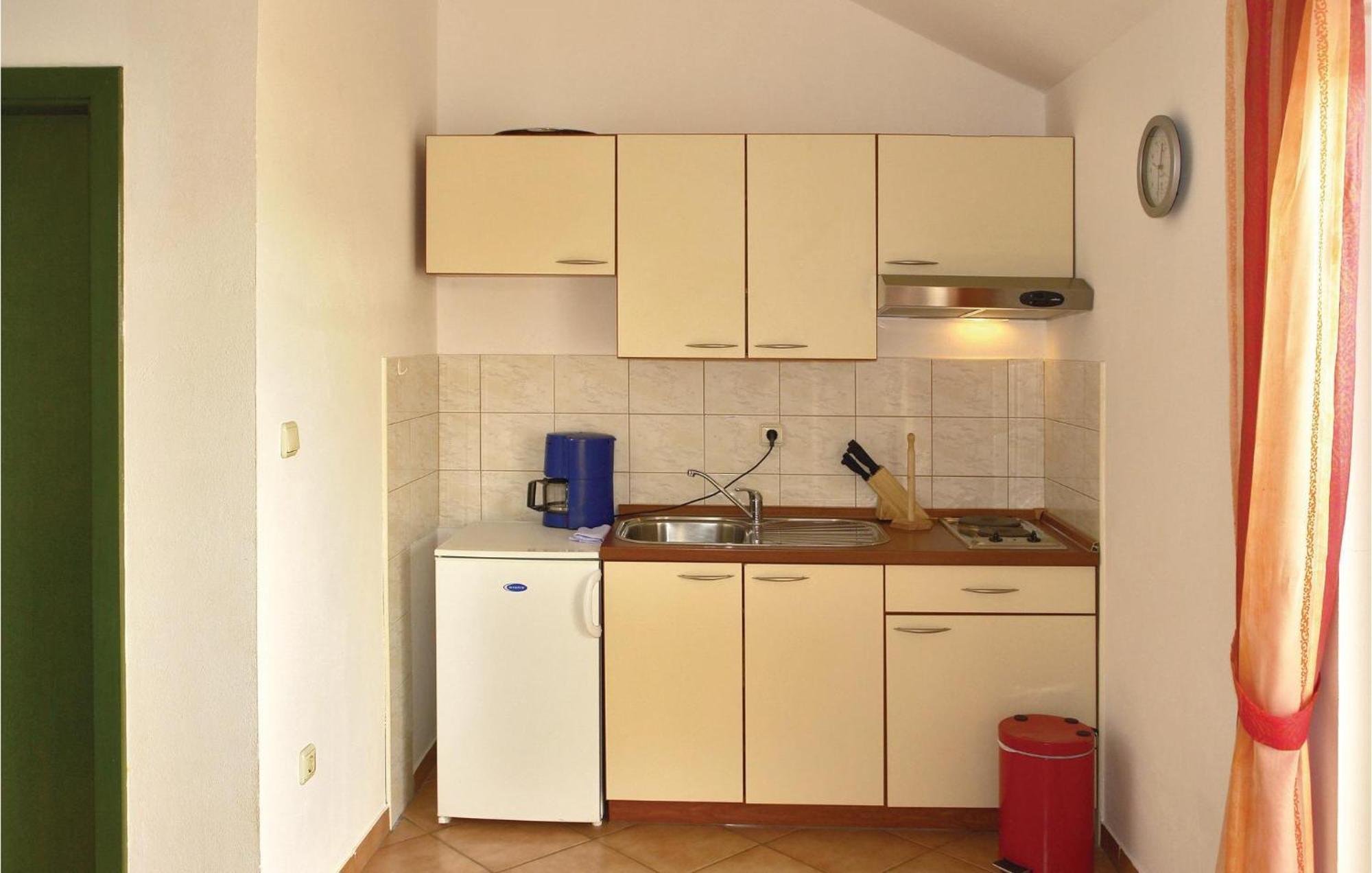 Gorgeous Apartment In Malinska With Kitchen エクステリア 写真