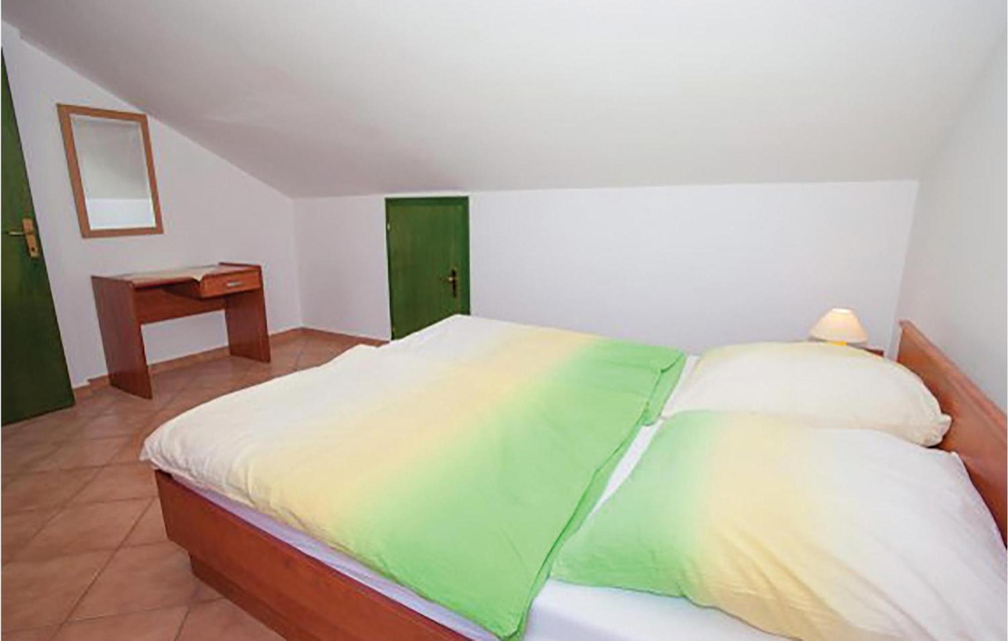 Gorgeous Apartment In Malinska With Kitchen エクステリア 写真